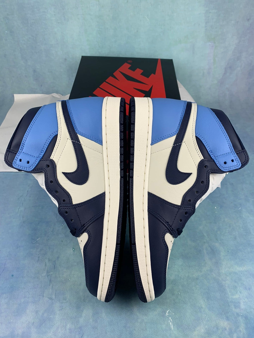 Air Jordan 1 High University Blue 555088-140 Unisex Sneakers detail view 4