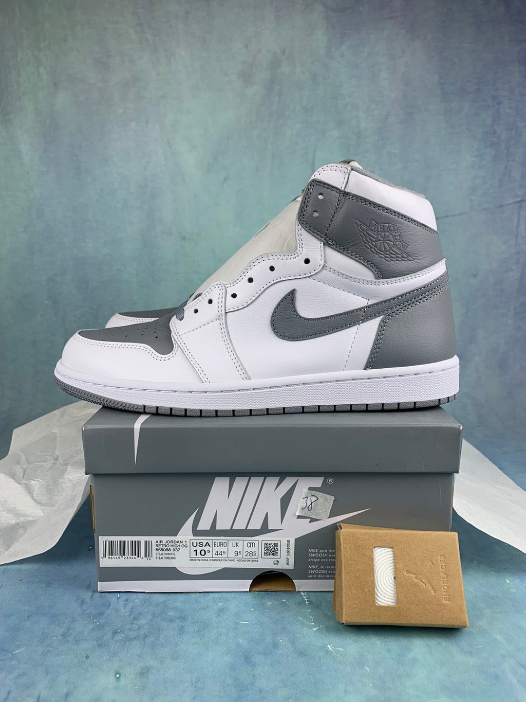 Air Jordan 1 High White/Grey Goat 555088-037 Unisex Sneakers detail view 2