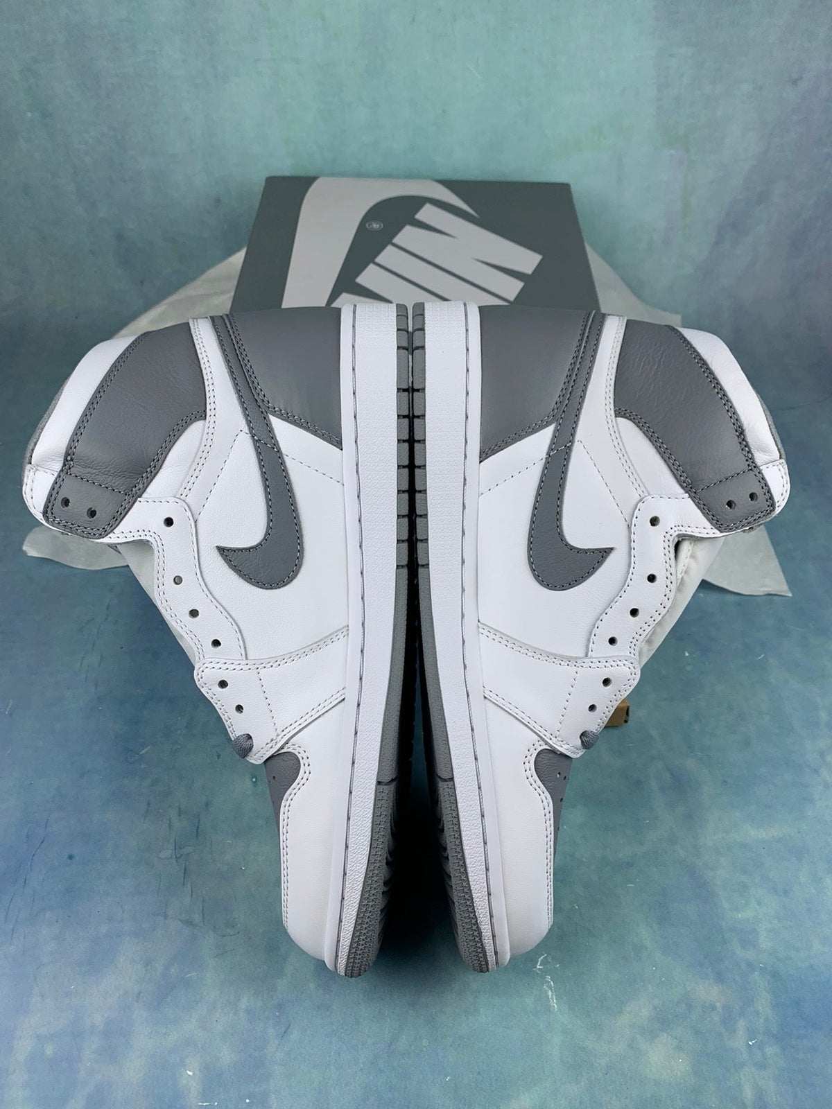 Air Jordan 1 High White/Grey Goat 555088-037 Unisex Sneakers detail view 3