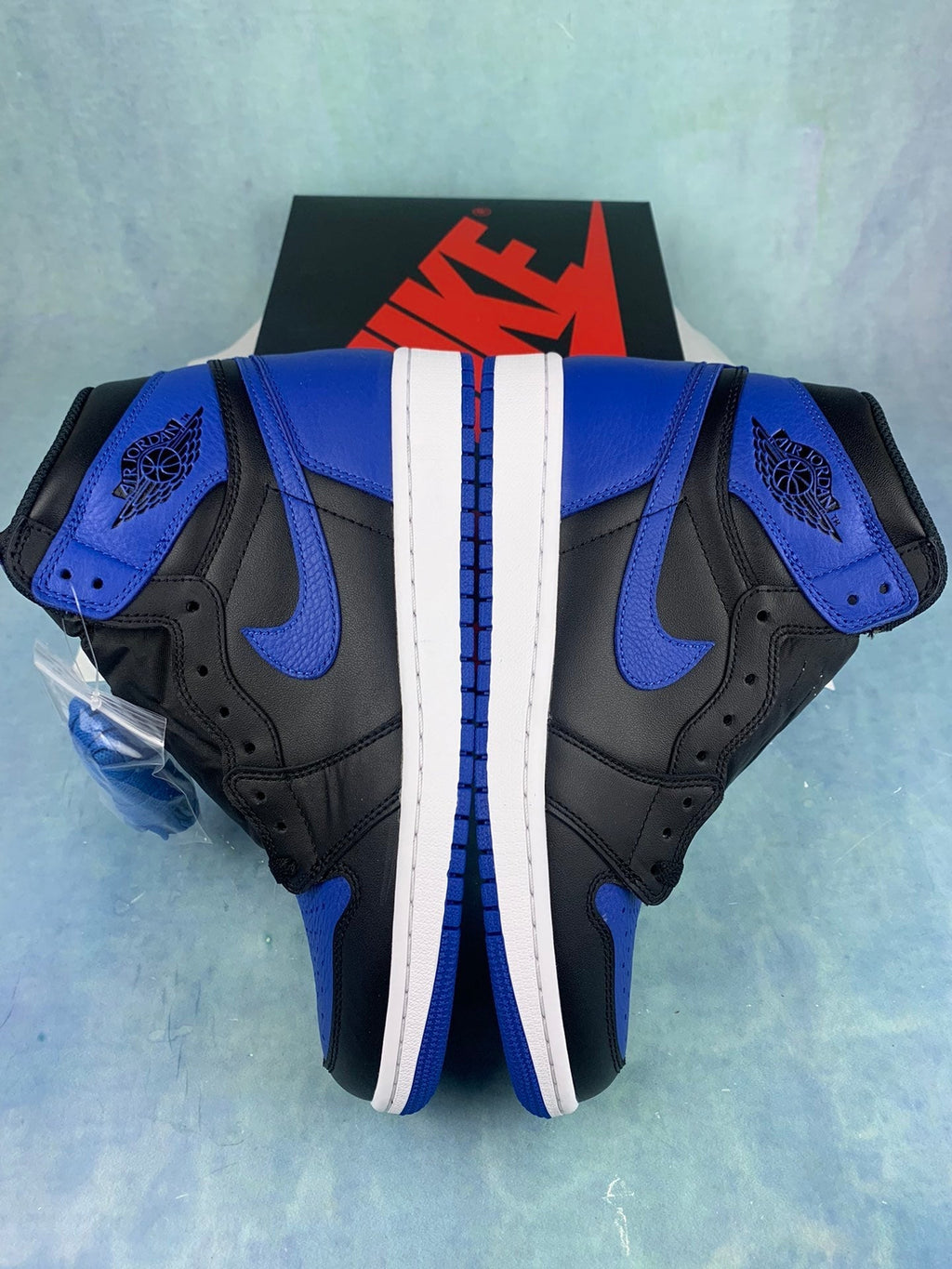Air Jordan 1 High Royal 555088-007 Unisex Sneakers detail view 3