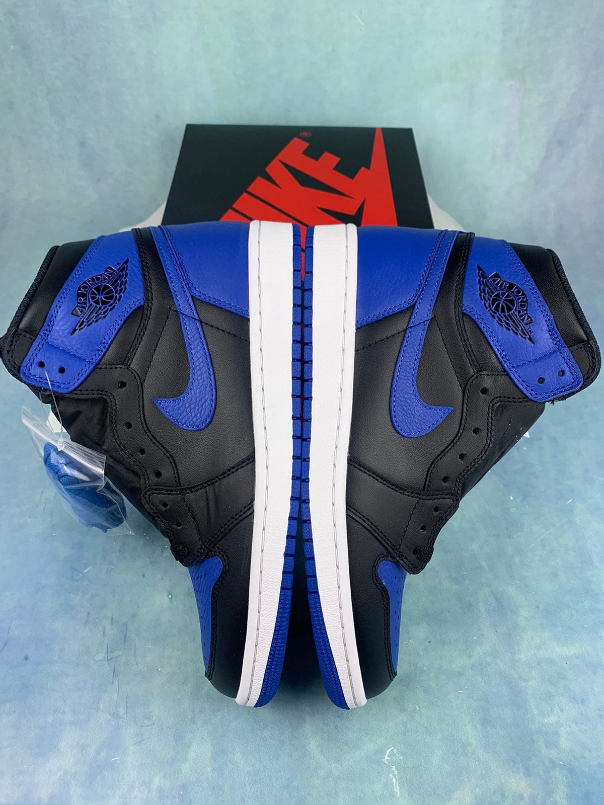 Air Jordan 1 High Royal 555088-007 Unisex Sneakers detail view 3