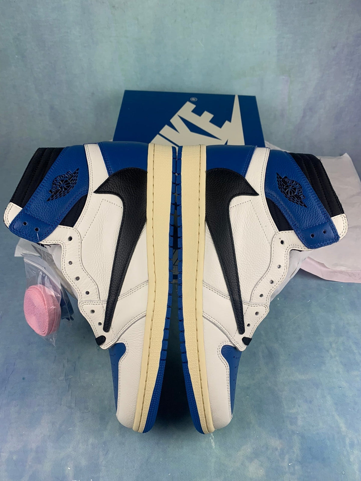 Air Jordan 1 High - Unisex Sneakers Style 14 detail view 3