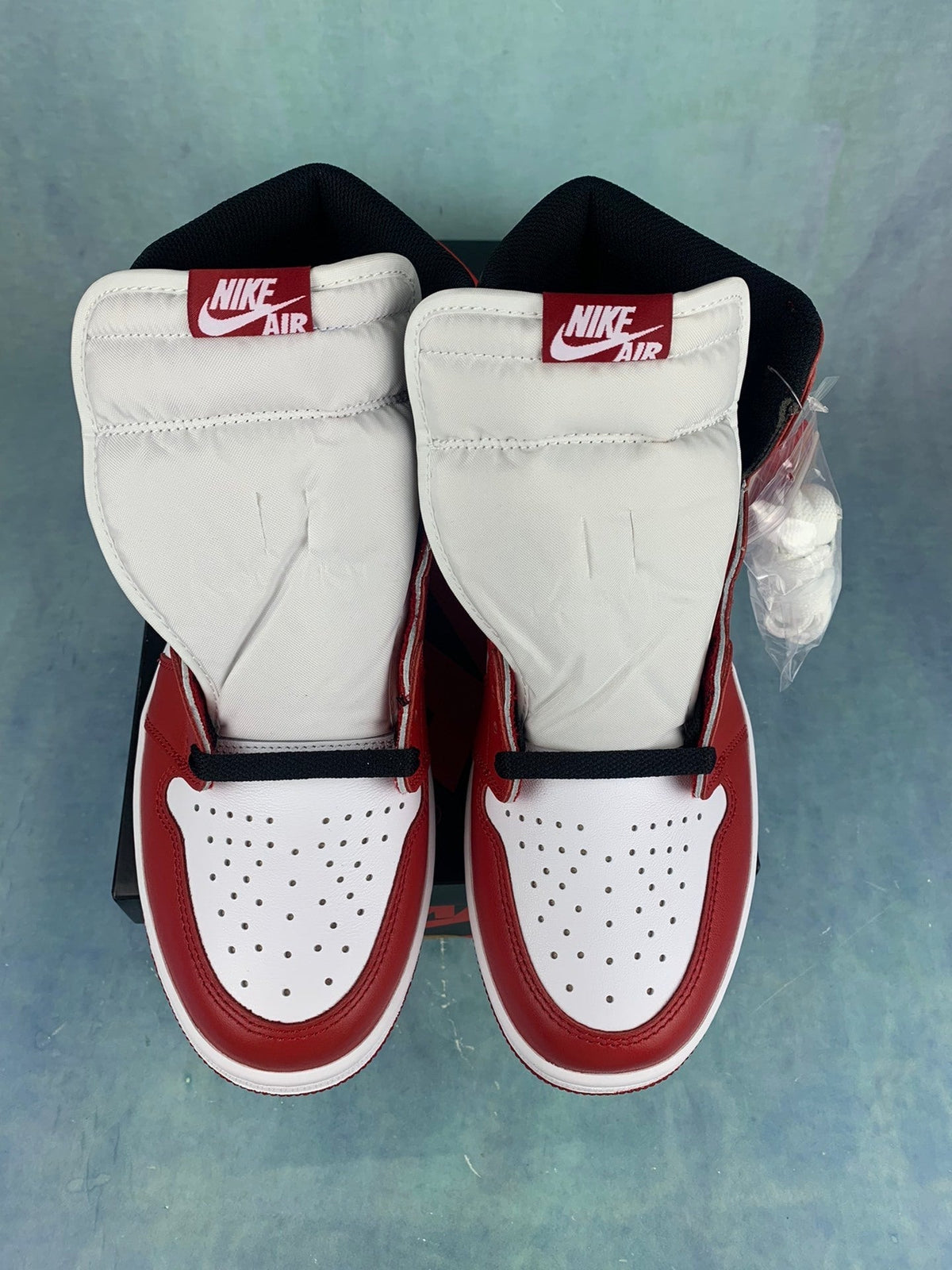 Air Jordan 1 High Chicago 555088-101 Unisex Sneakers detail view 4