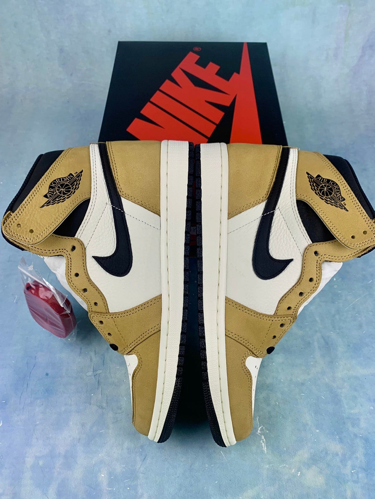 Air Jordan 1 High - Unisex Sneakers Style 26 detail view 3