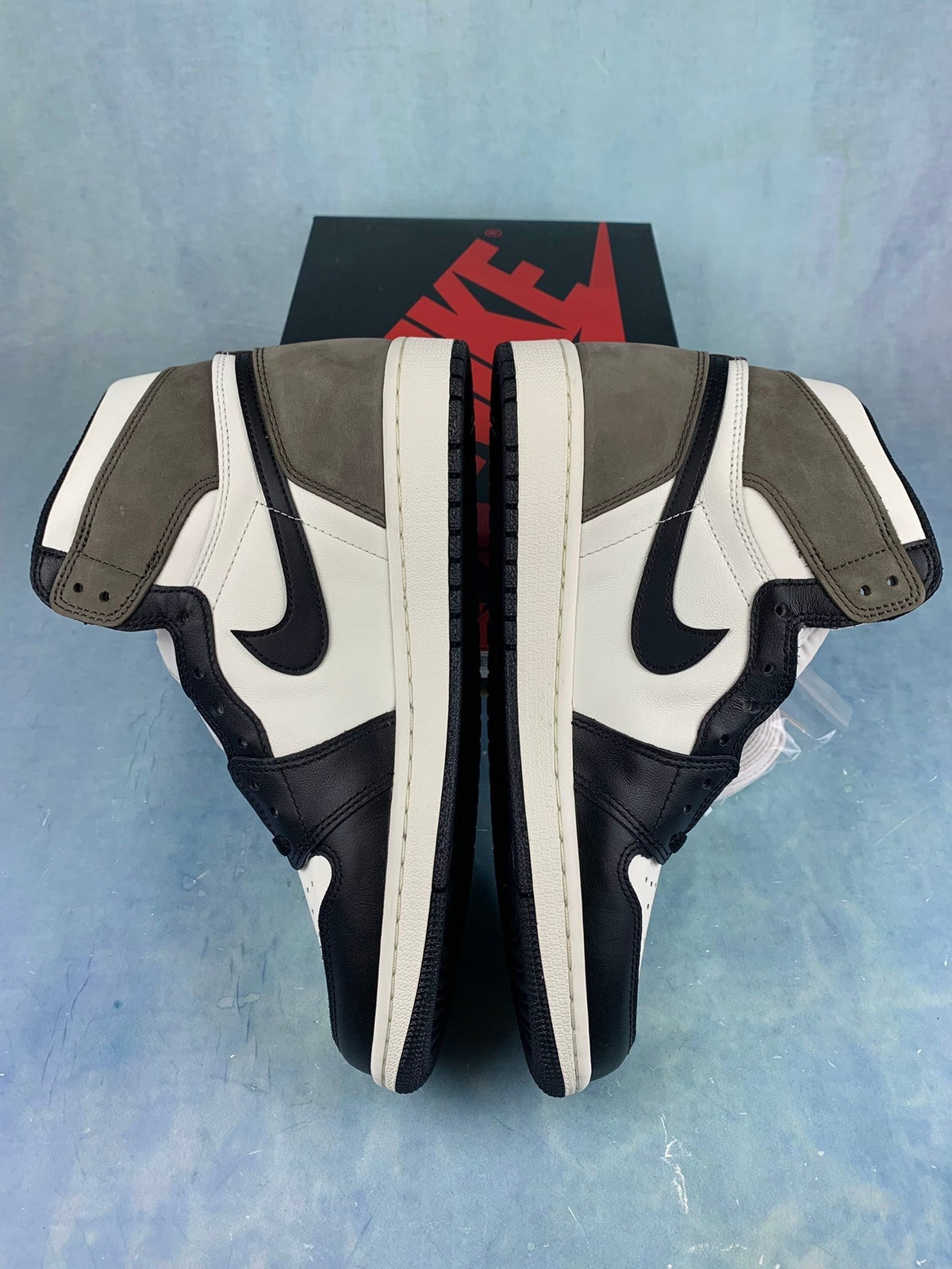Air Jordan 1 High Dark Mocha 55588-105 Unisex Sneakers detail view 3