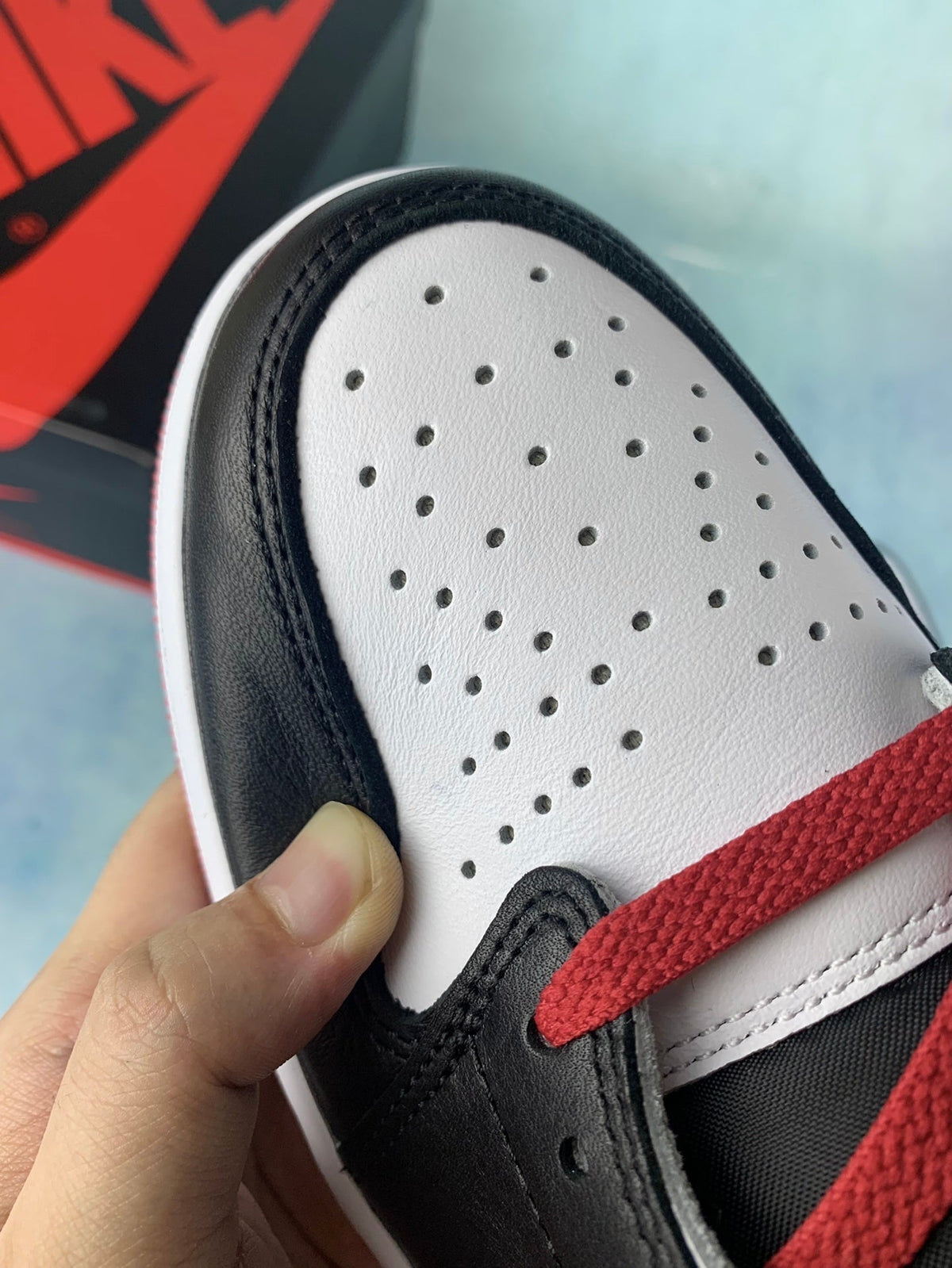 Air Jordan 1 Low Black Toe Unisex Sneakers CZ0790-106 detail view 6