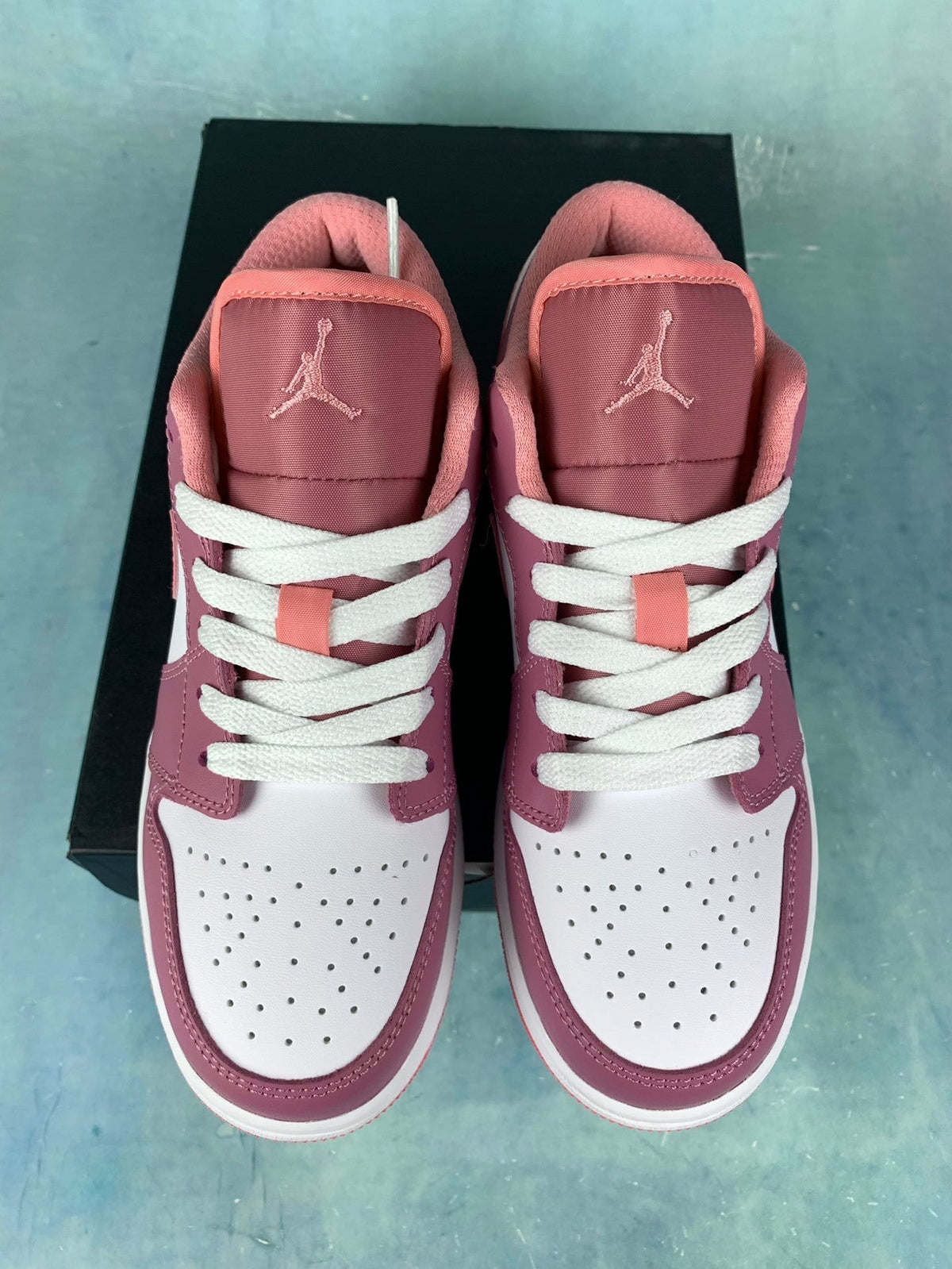 Air Jordan 1 Low Low- White/Pink 553560-616 Unisex Sneakers detail view 3