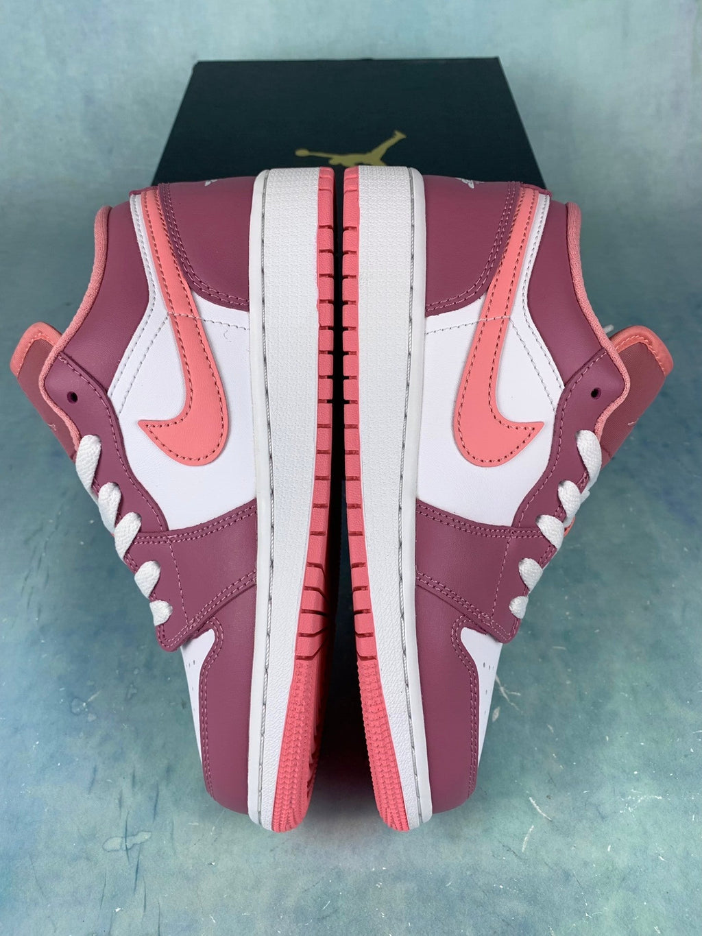 Air Jordan 1 Low Low- White/Pink 553560-616 Unisex Sneakers detail view 4