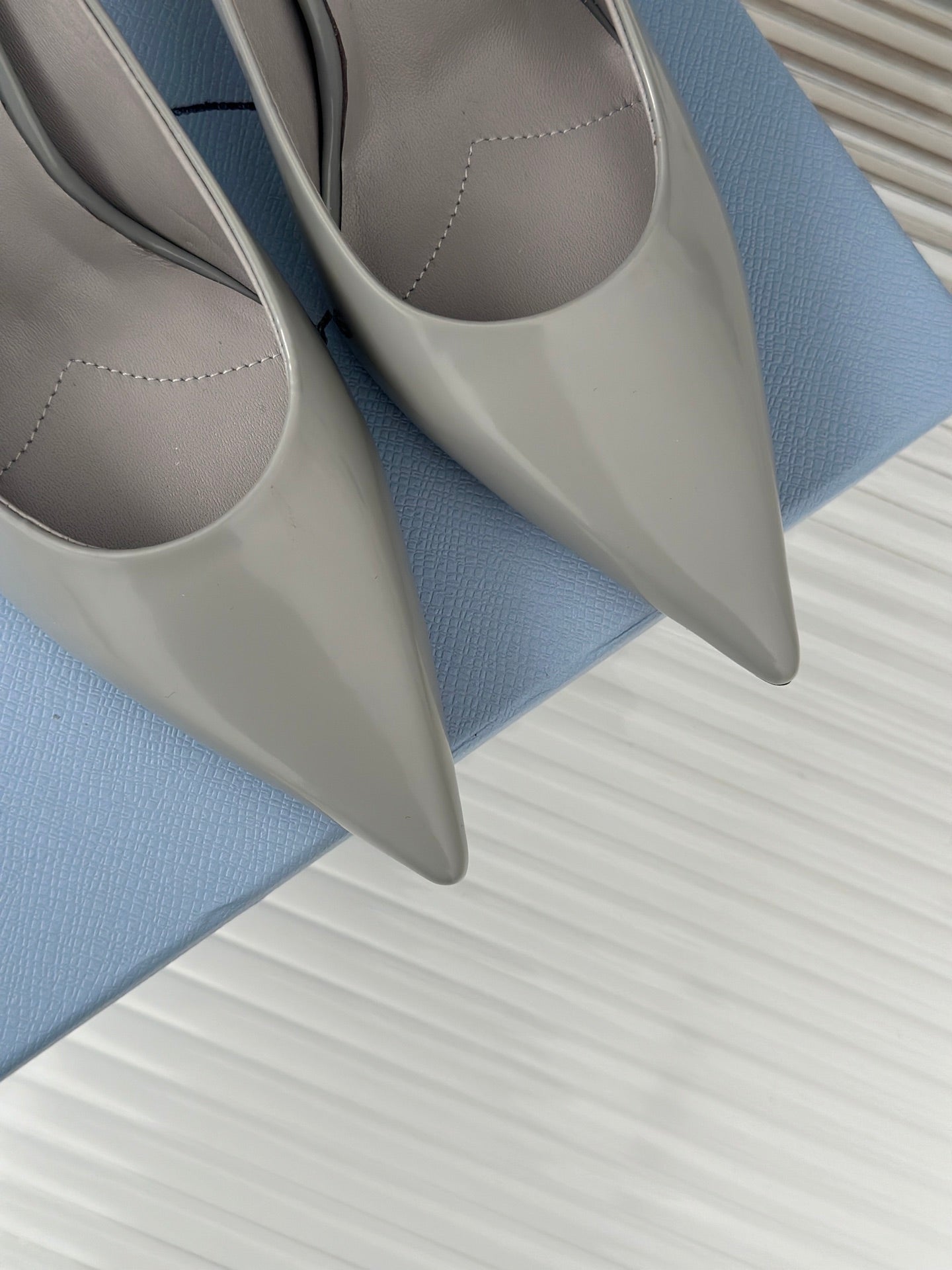 Pointed-toe high heels THOM TREND