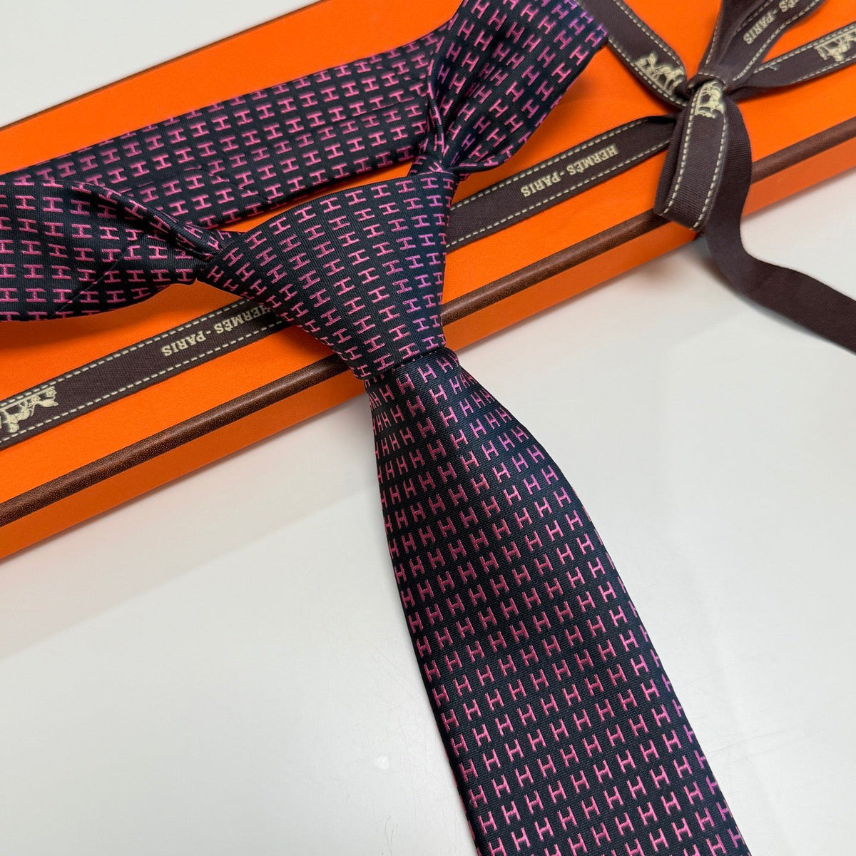 Hermes Style Men's Micro H Jacquard Silk Tie - Detail Image 7