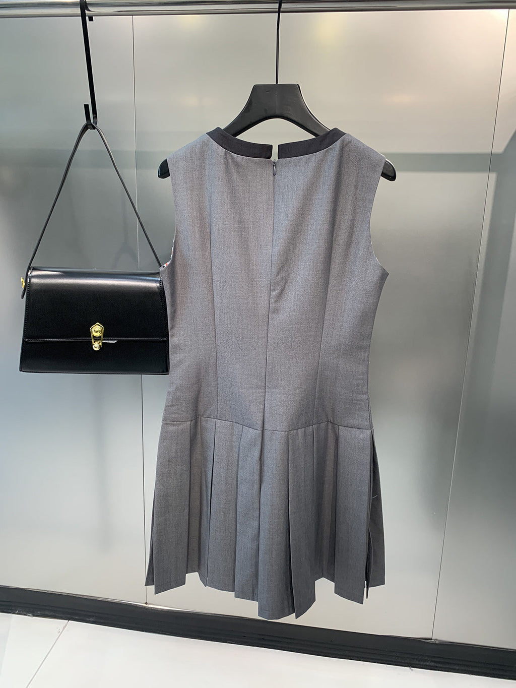 V-neck knitted cardigan（复制） THOM TREND