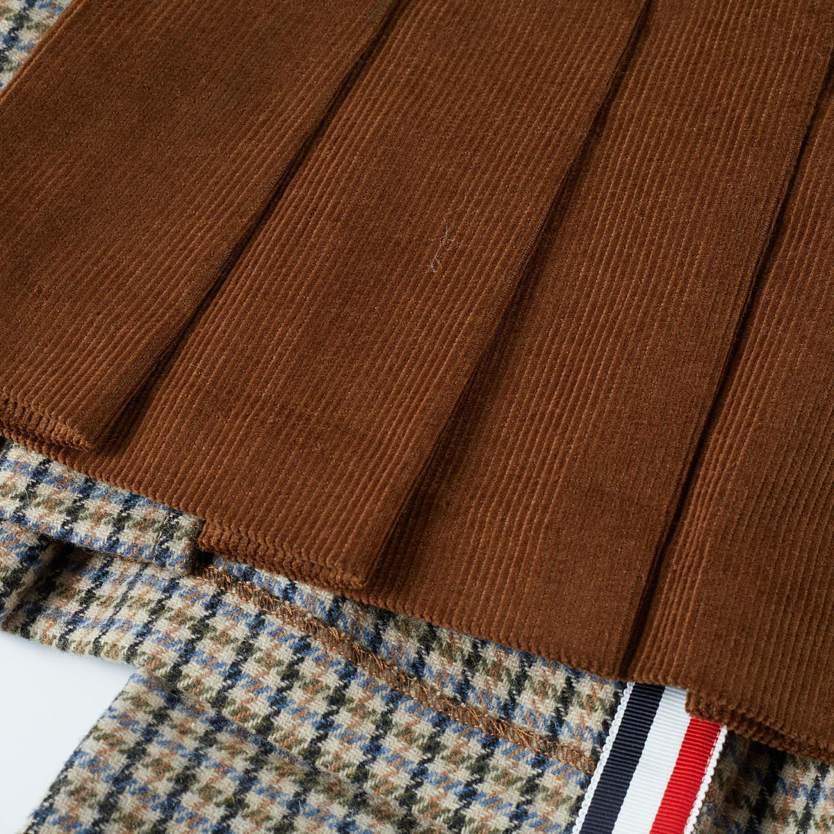 Bow-knitted sweater + short skirt - Image 14