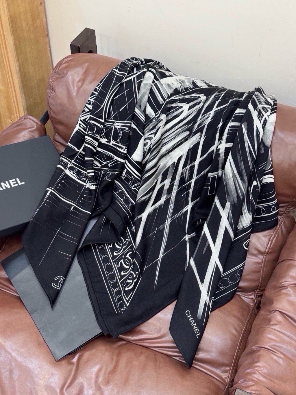 Chanel Style Grand Palais Cashmere Silk Shawl - Black White - Detail Image 4