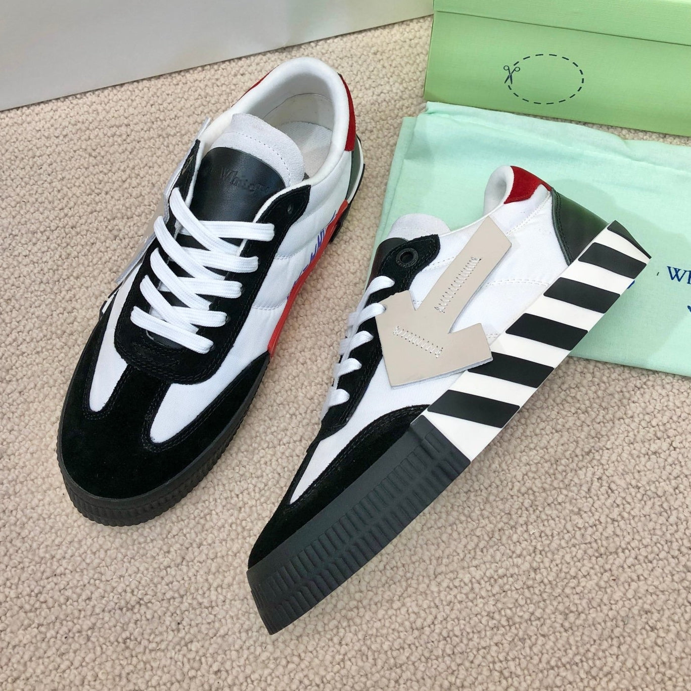 OFF-Whlte Arrow Sneakers#27 4-Bar