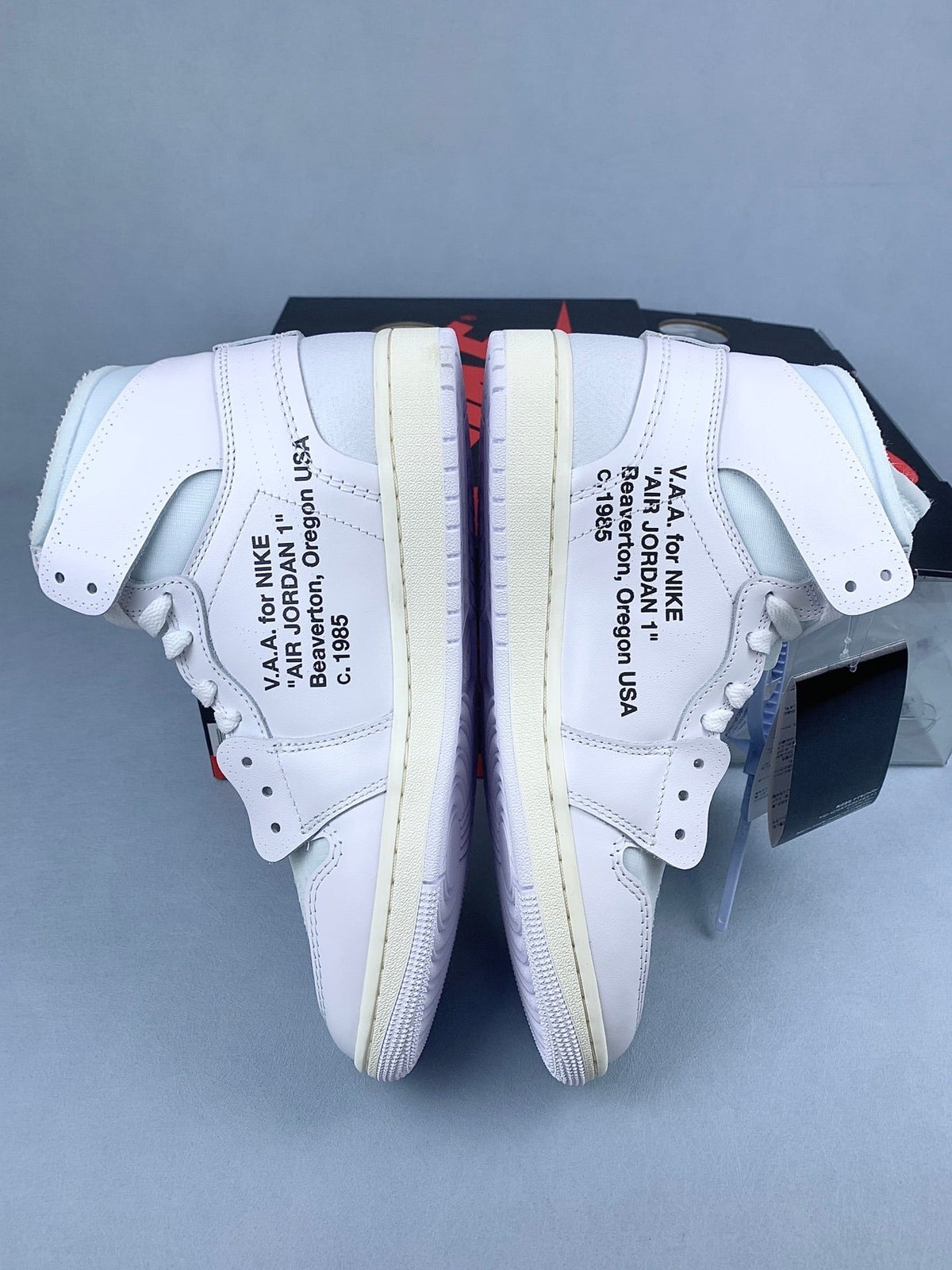 Air Jordan 1 High x Off-White Triple White Unisex Sneakers AA3834-100 detail view 5