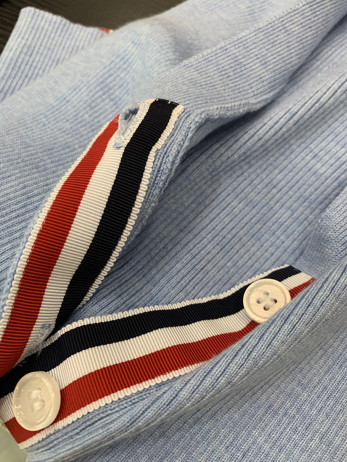 V-neck knitted cardigan（复制） THOM TREND