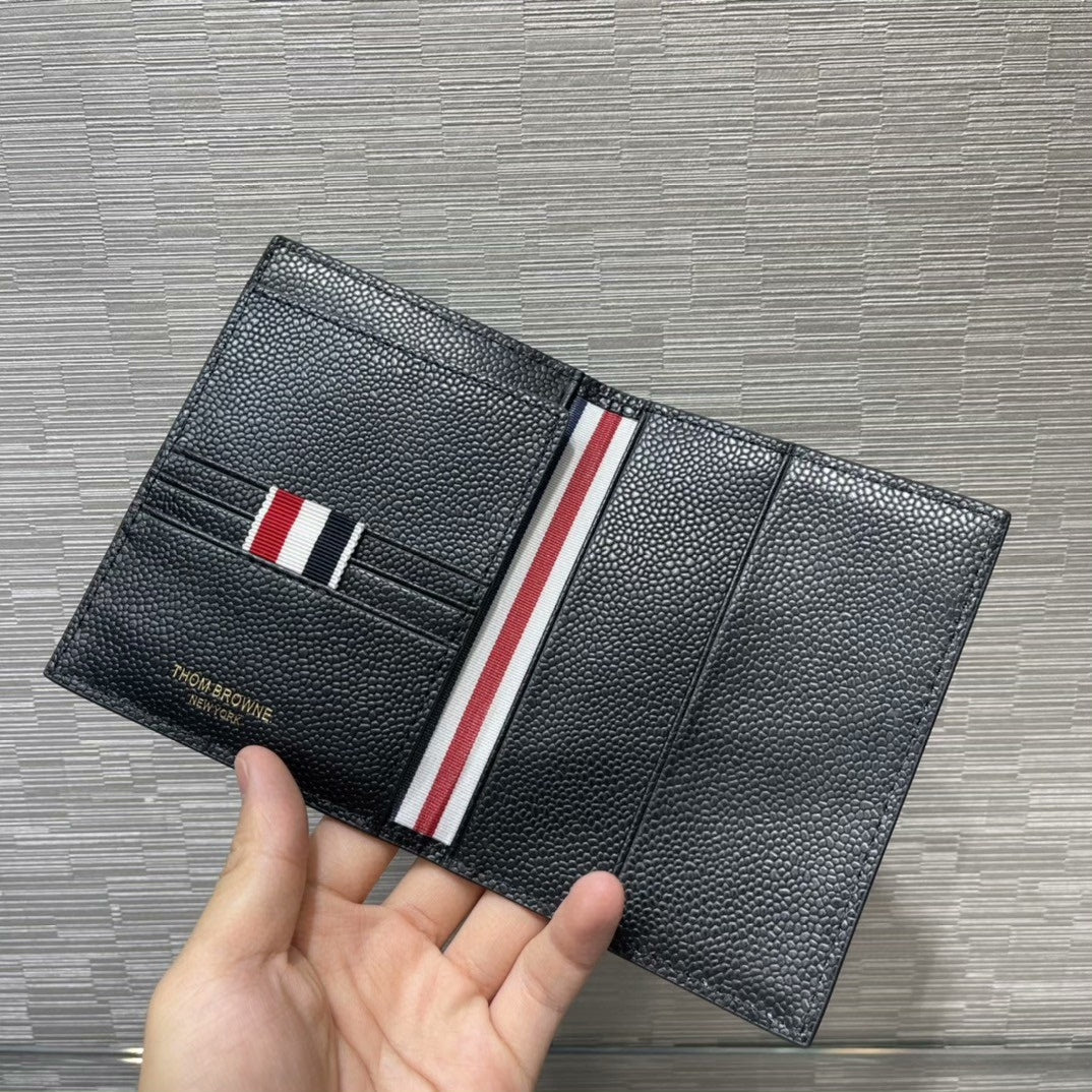 2025 Passport holder THOM TREND