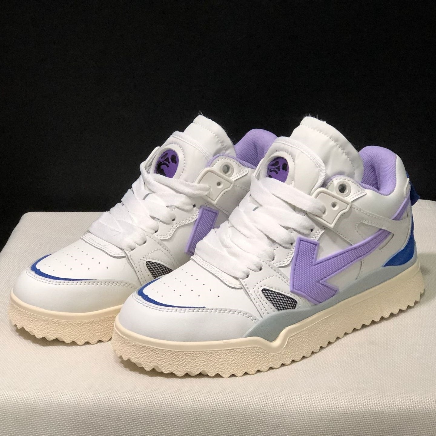 OFF-Whlte Arrow Logo Leather Sneakers #39 4-Bar