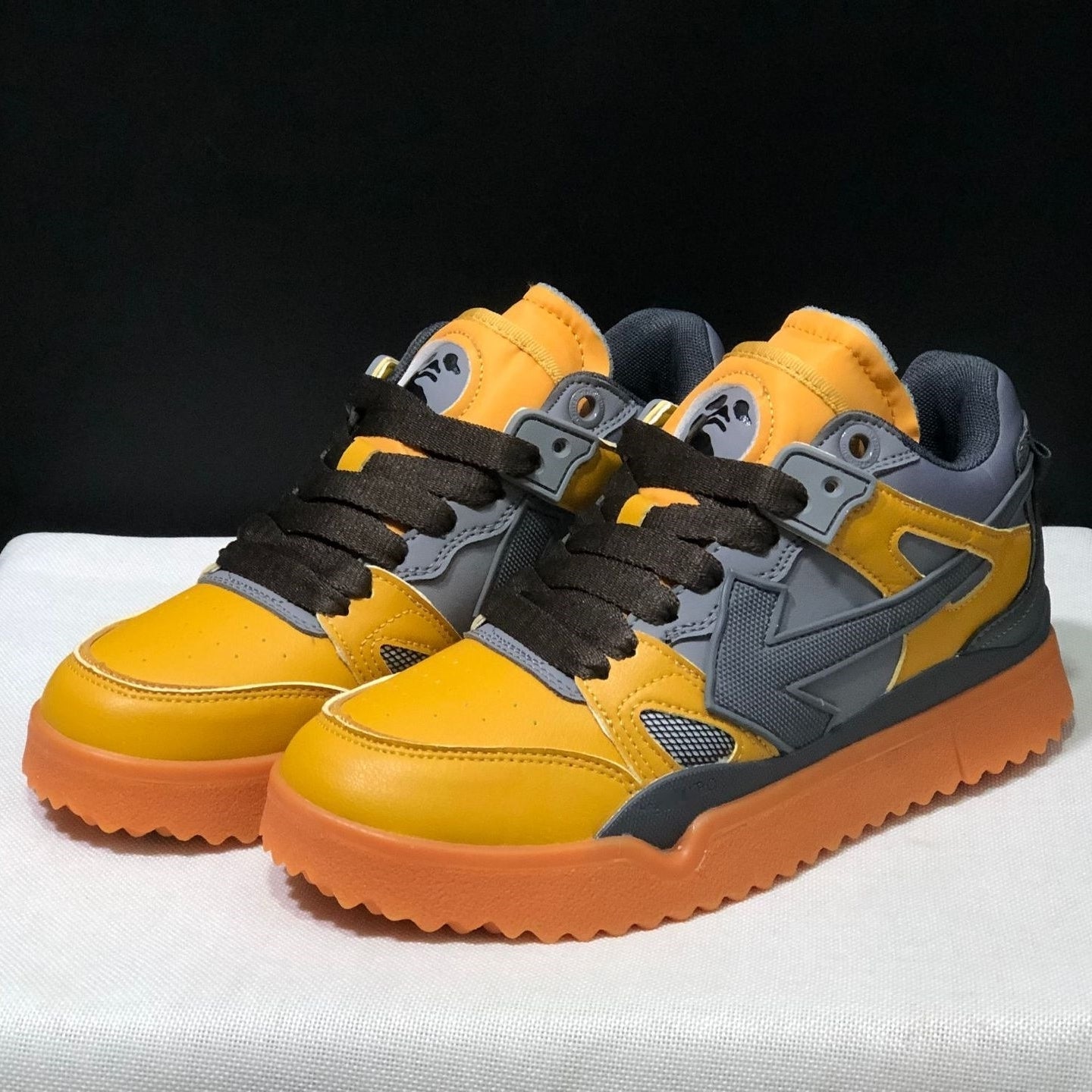 OFF-Whlte Arrow Logo Leather Sneakers #39 4-Bar
