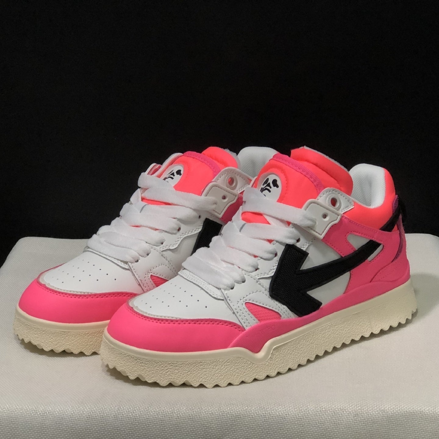 OFF-Whlte Arrow Logo Leather Sneakers #40 4-Bar