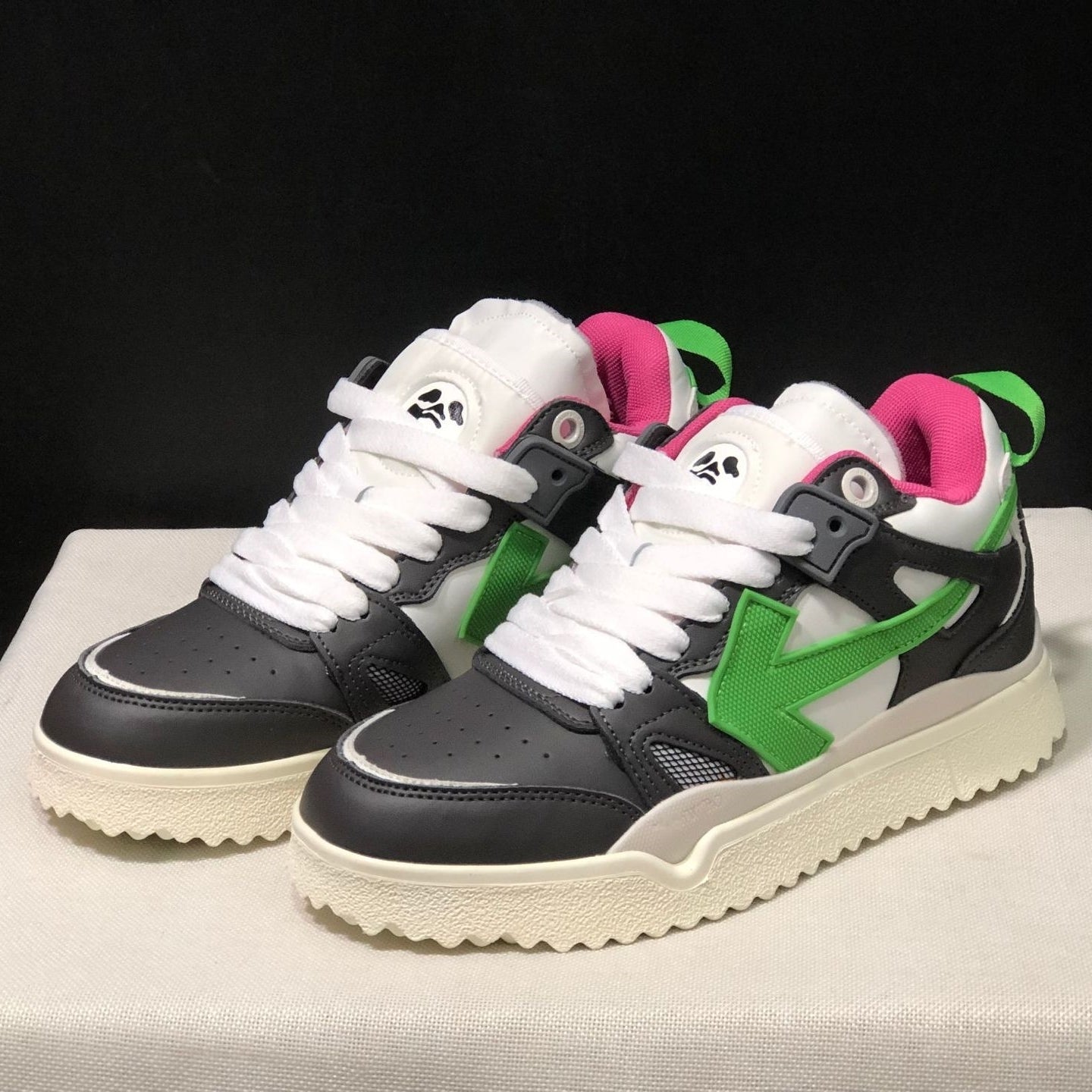 OFF-Whlte Arrow Logo Leather Sneakers #39 4-Bar