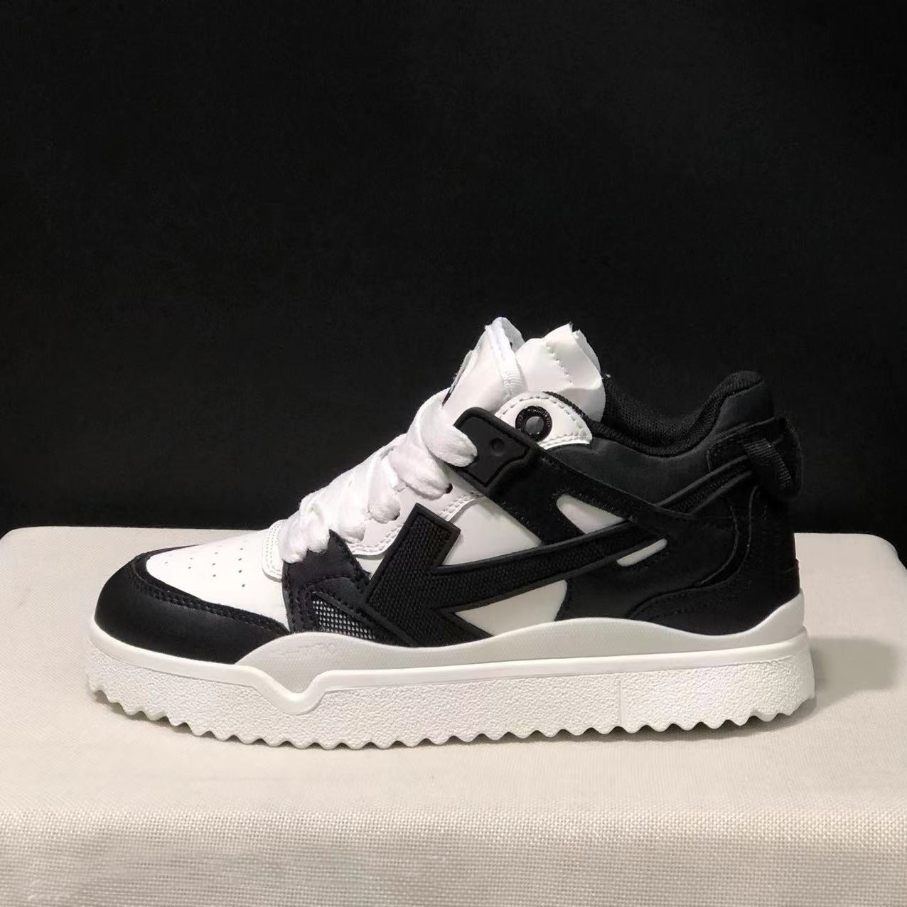 OFF-Whlte Arrow Logo Leather Sneakers #40 4-Bar