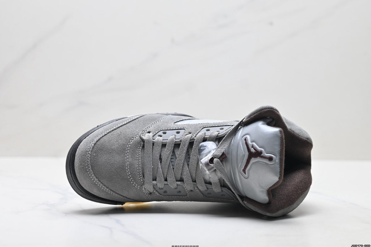 Air Jordan 5 Retro Wolf Grey Black Sneakers detail view 2