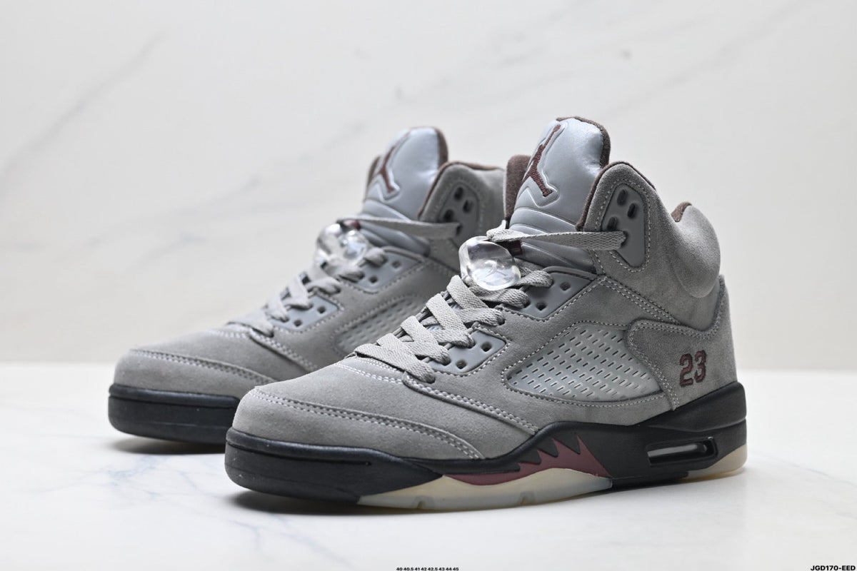 Air Jordan 5 Retro Wolf Grey Black Sneakers detail view 4