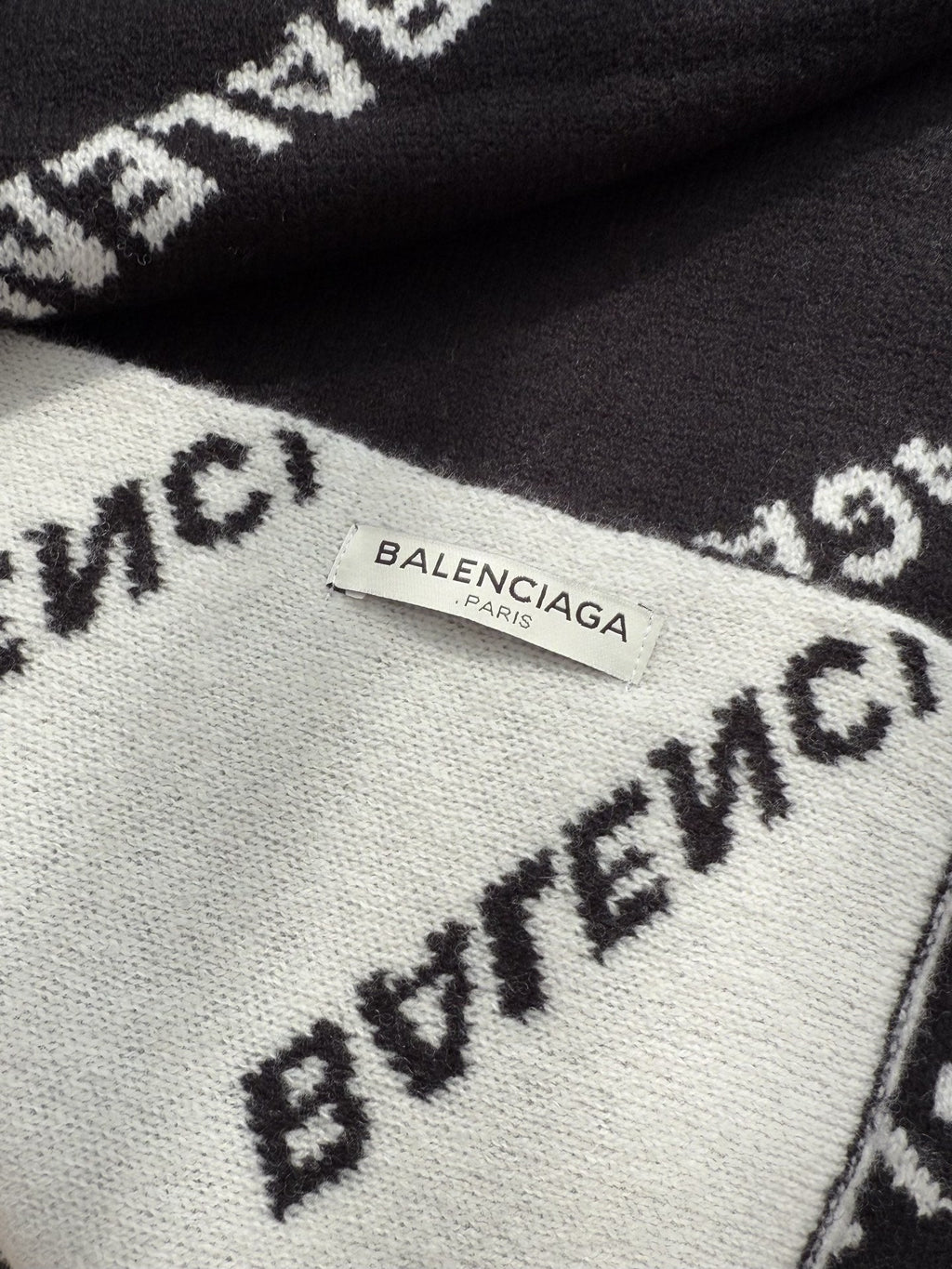 Balenciaga Style Reversible Logo Knit Scarf product detail 6