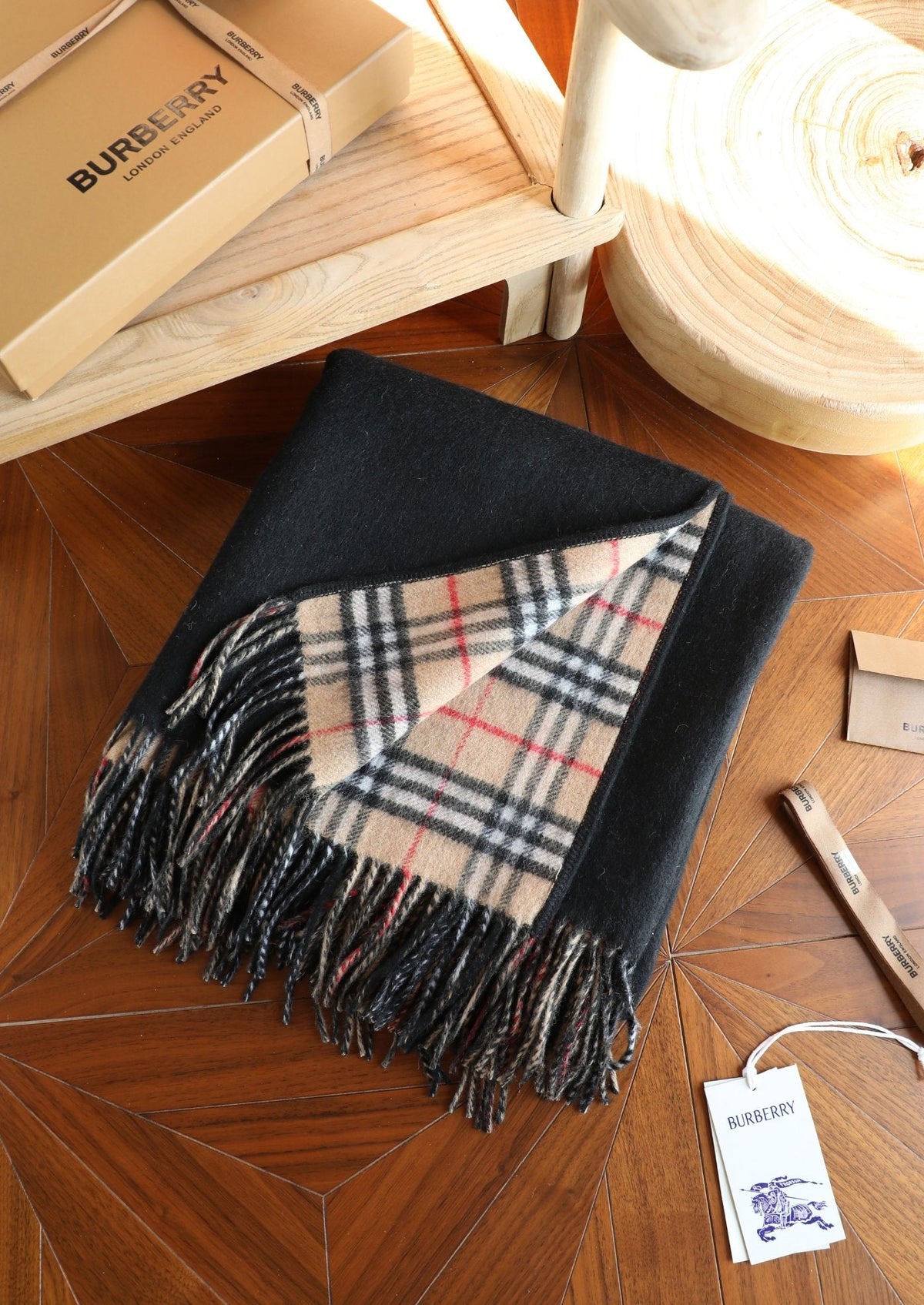 Burberry Style Reversible Plaid Cape Scarf product detail 3