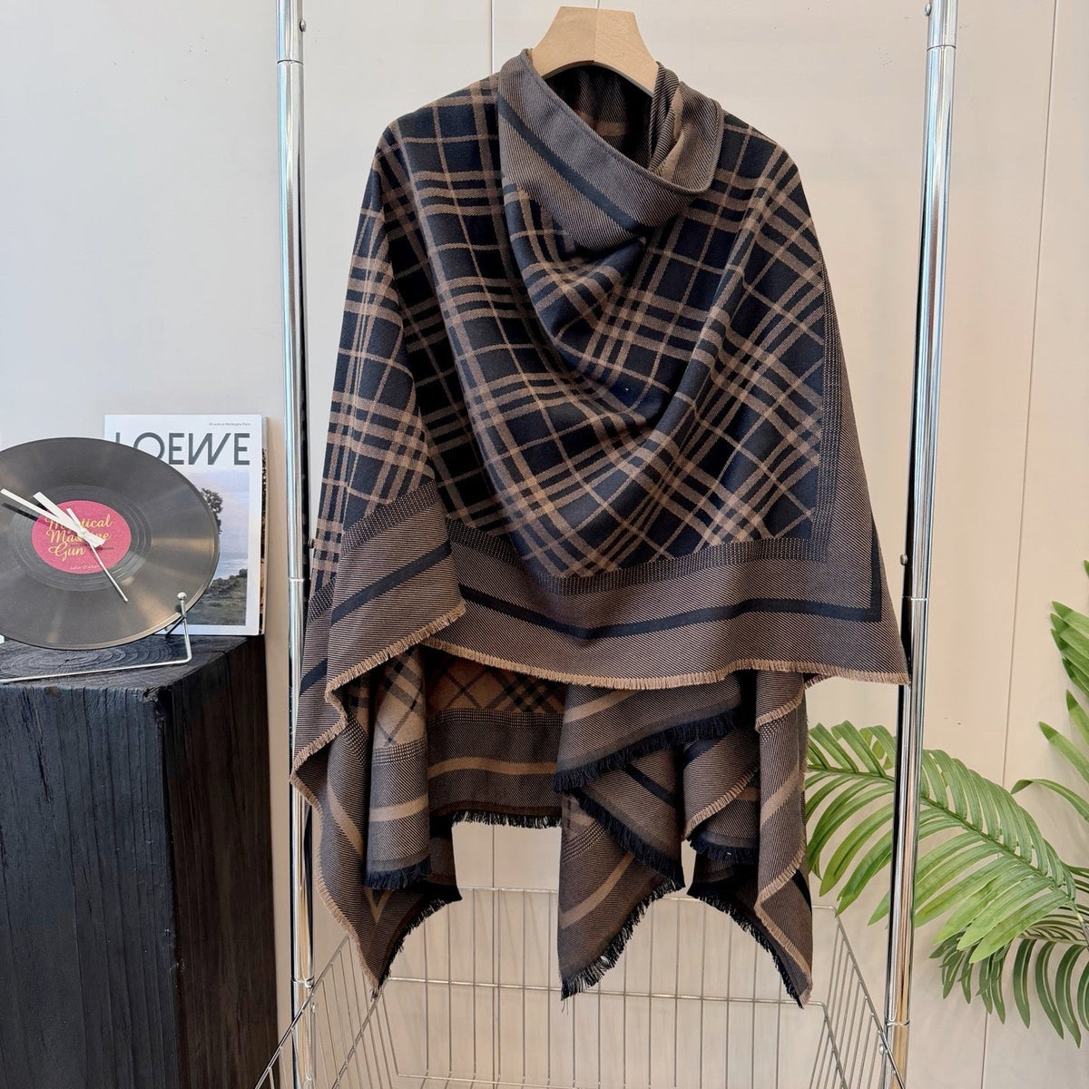 Burberry Style Reversible Plaid Cape Shawl product detail 4
