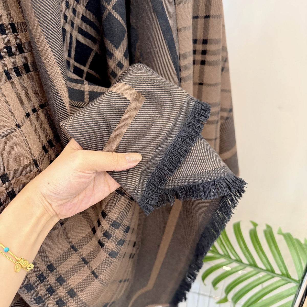Burberry Style Reversible Plaid Cape Shawl product detail 5