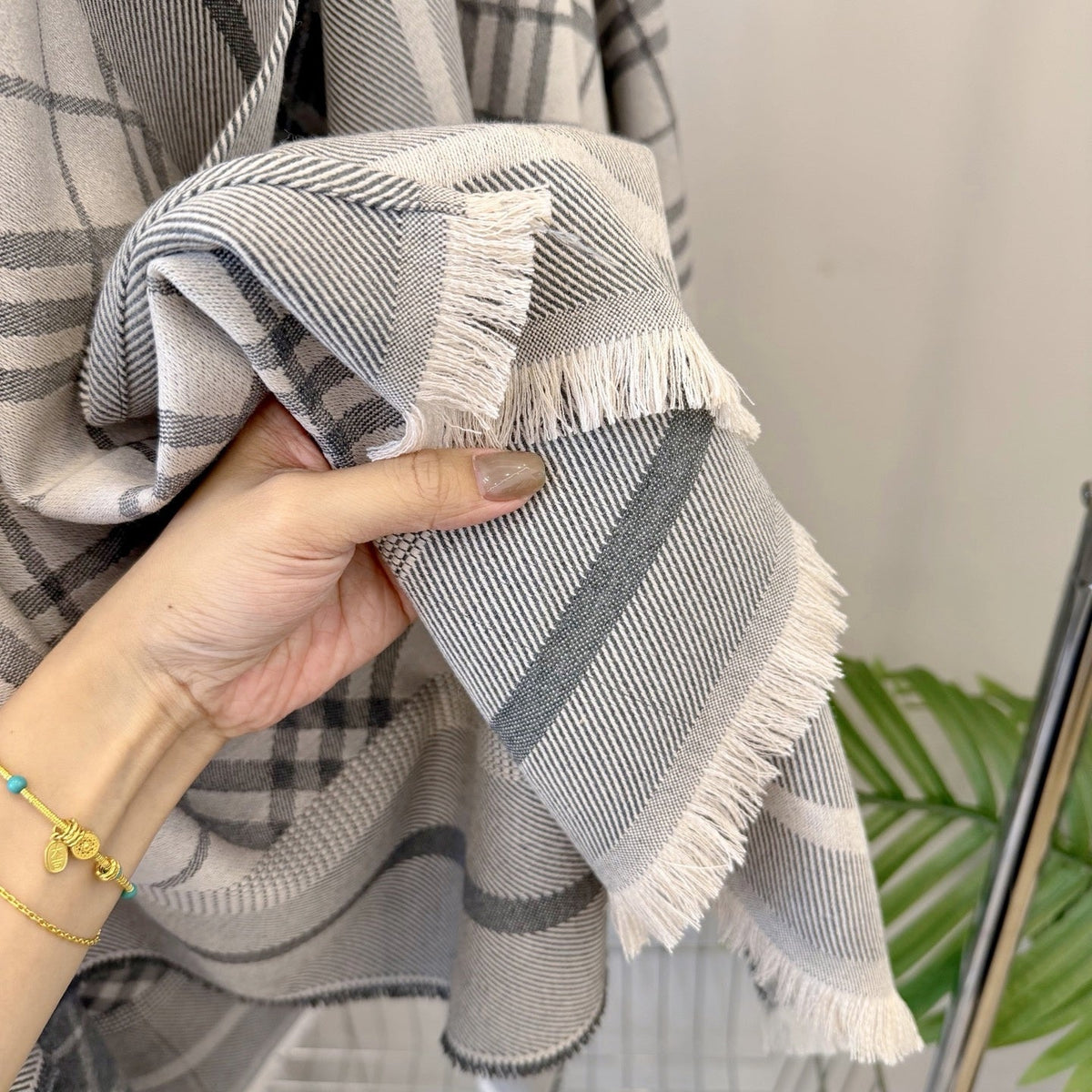 Burberry Style Reversible Plaid Cape Shawl product detail 9