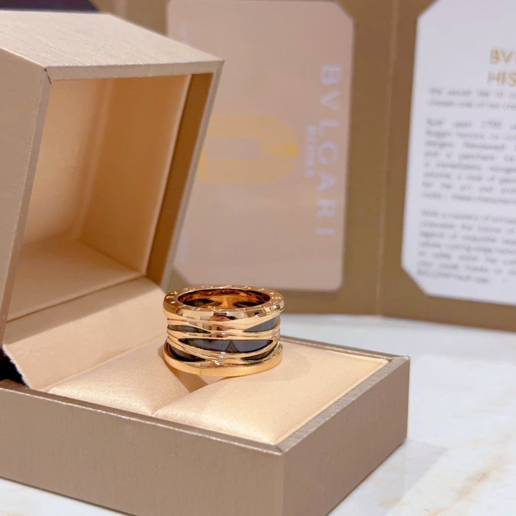 BVLGARI DREAM Ceramic Ring detail 2
