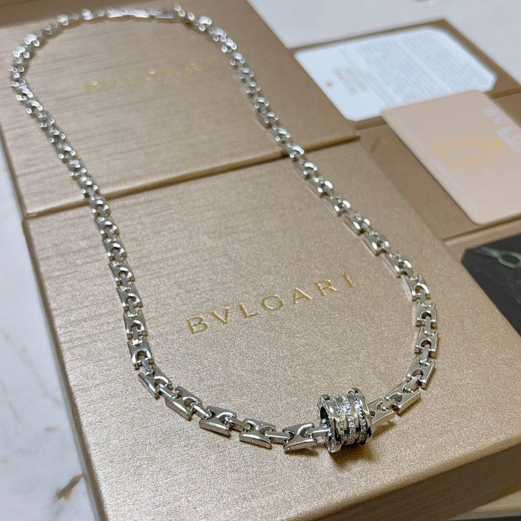 BVLGARI DREAM Necklace detail 1
