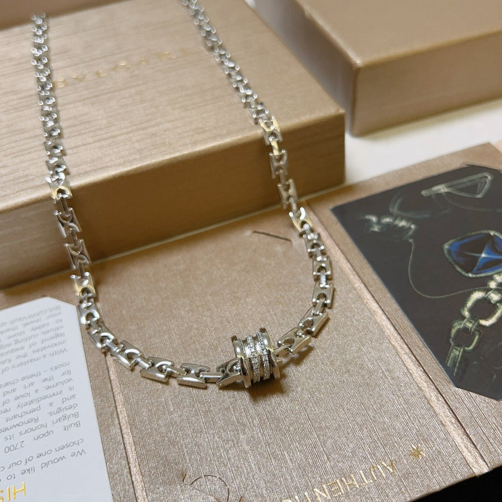 BVLGARI DREAM Necklace detail 4