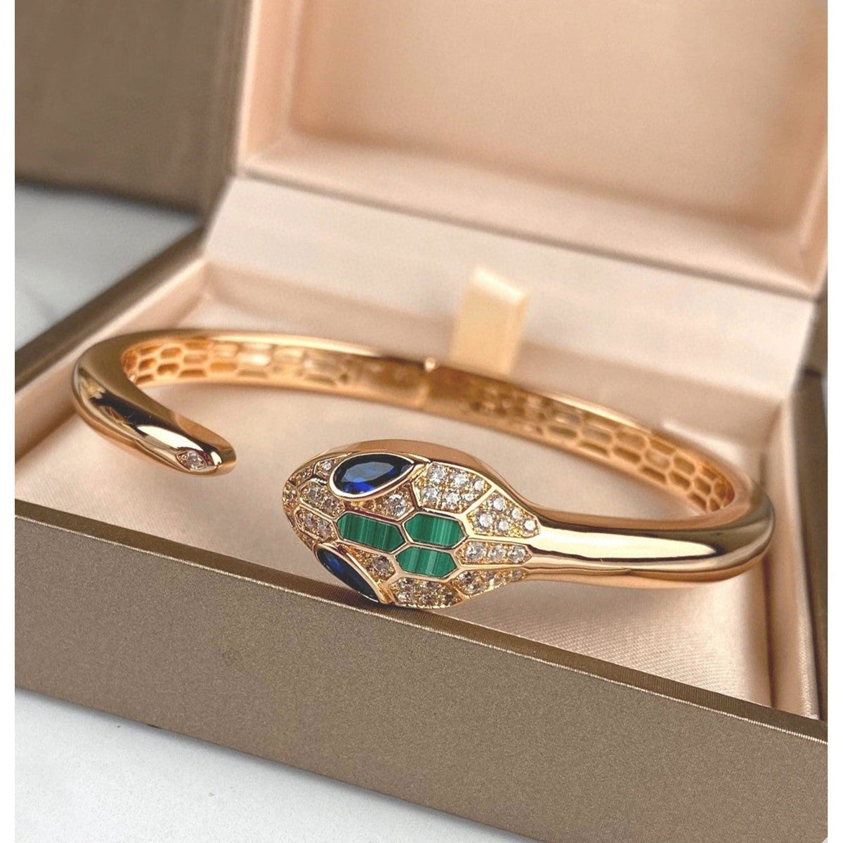BVLGARI Serpenti Malachite Snake-Head Bracelet detail 1