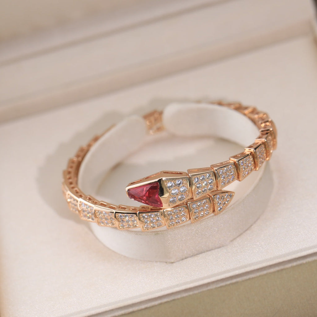 BVLGARI Serpenti Snake-Head Full-Diamond Bracelet detail 3