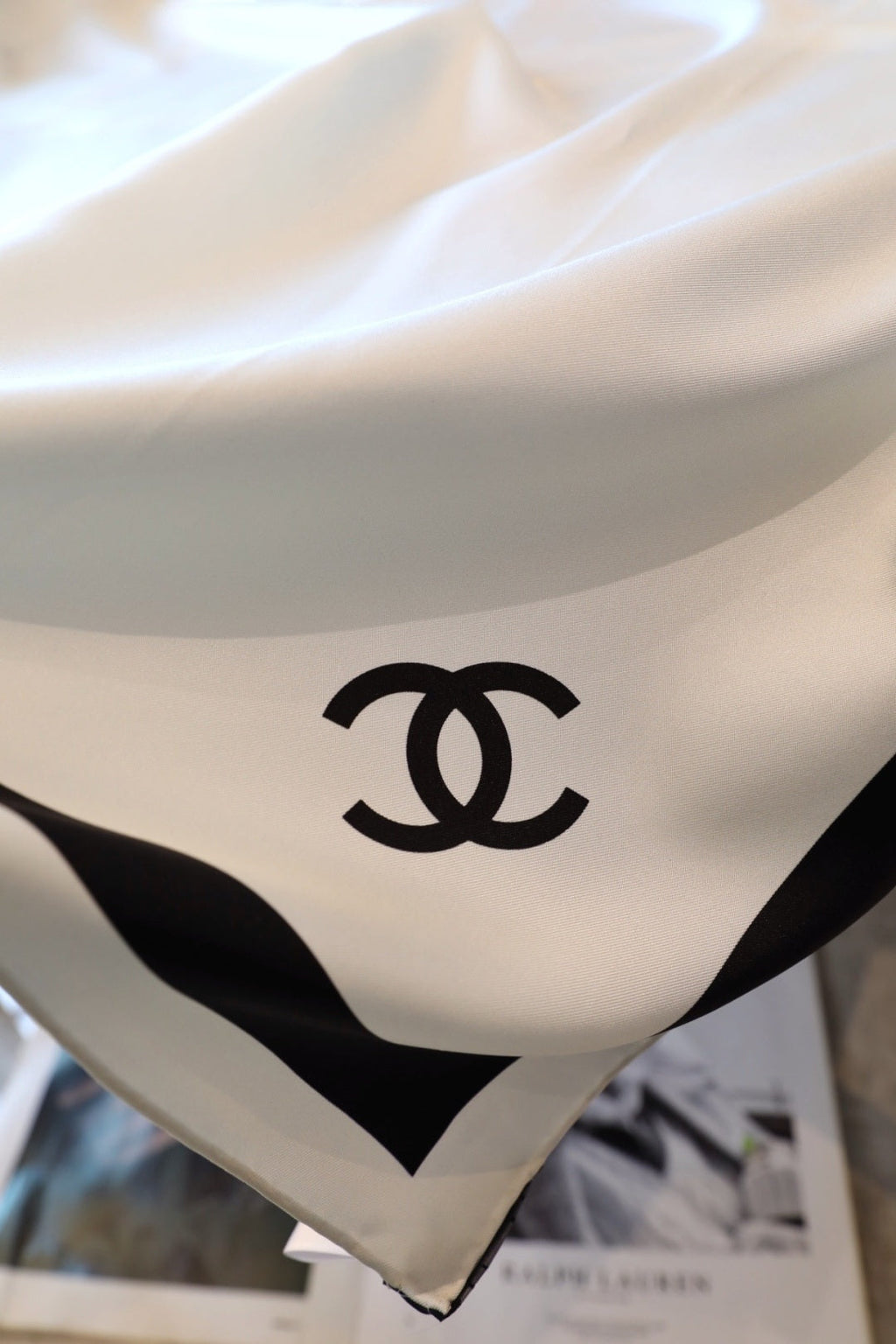 Chanel Style Contrast-Border Lightweight Shawl product detail 7