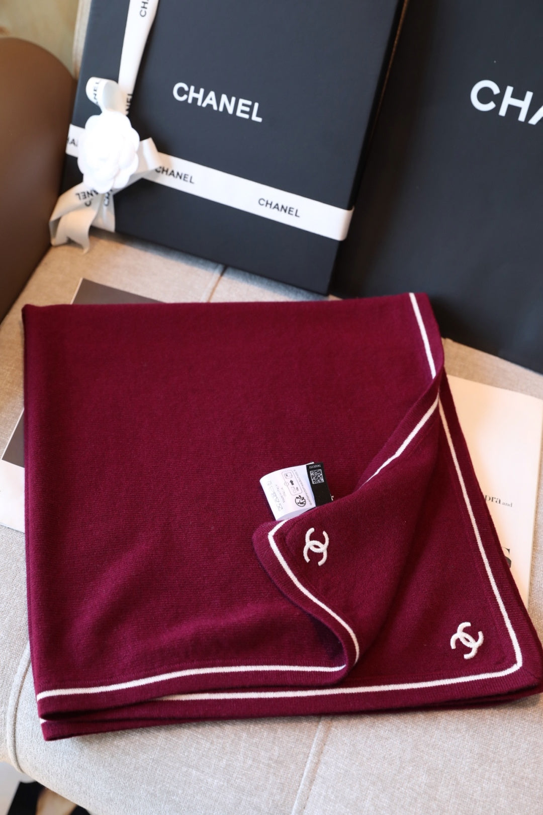 Chanel Style Contrast-Border Logo Scarf product detail 2