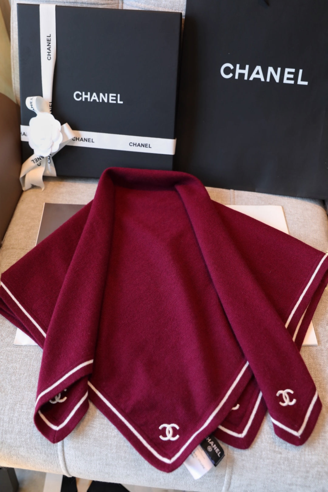 Chanel Style Contrast-Border Logo Scarf product detail 4