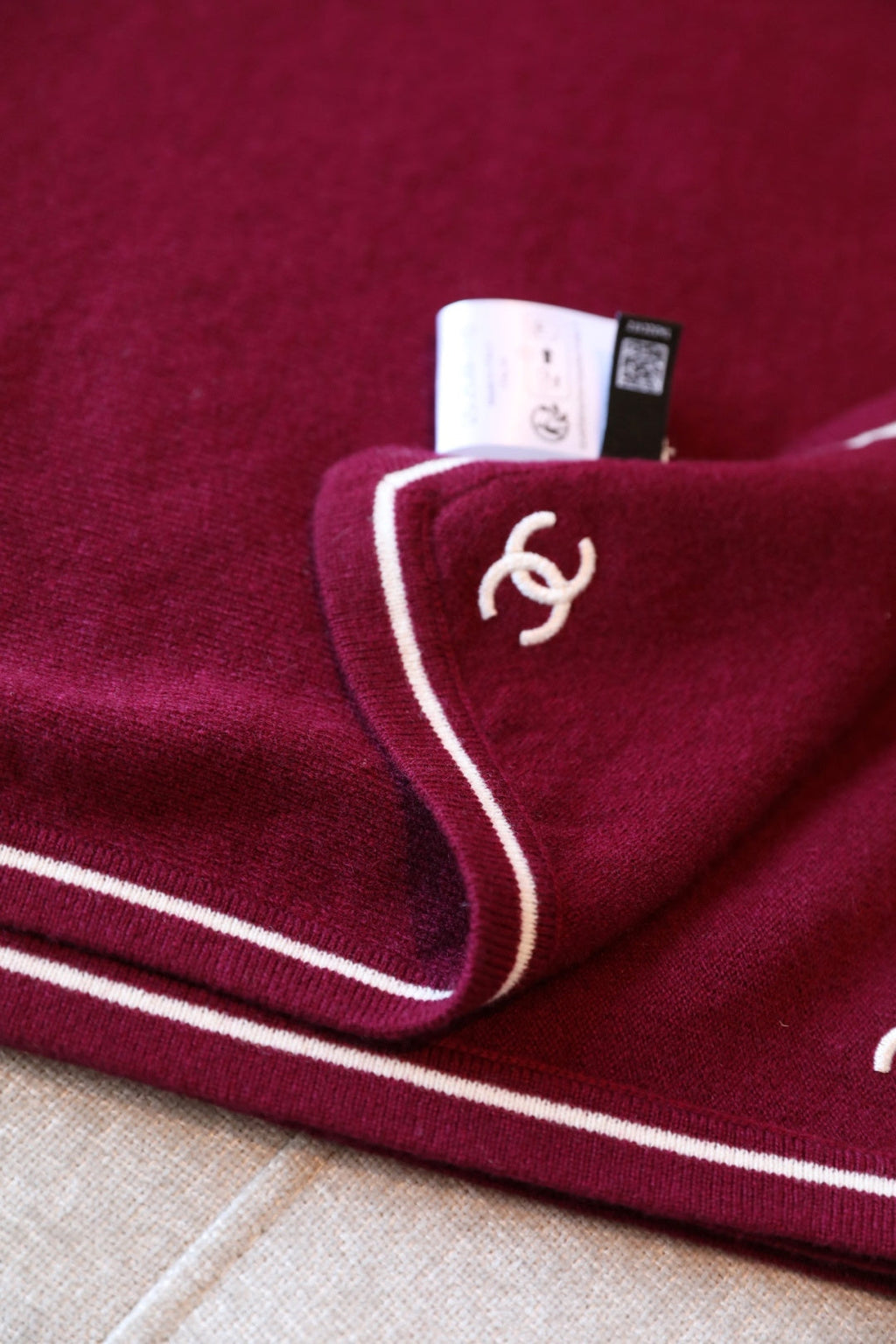 Chanel Style Contrast-Border Logo Scarf product detail 5