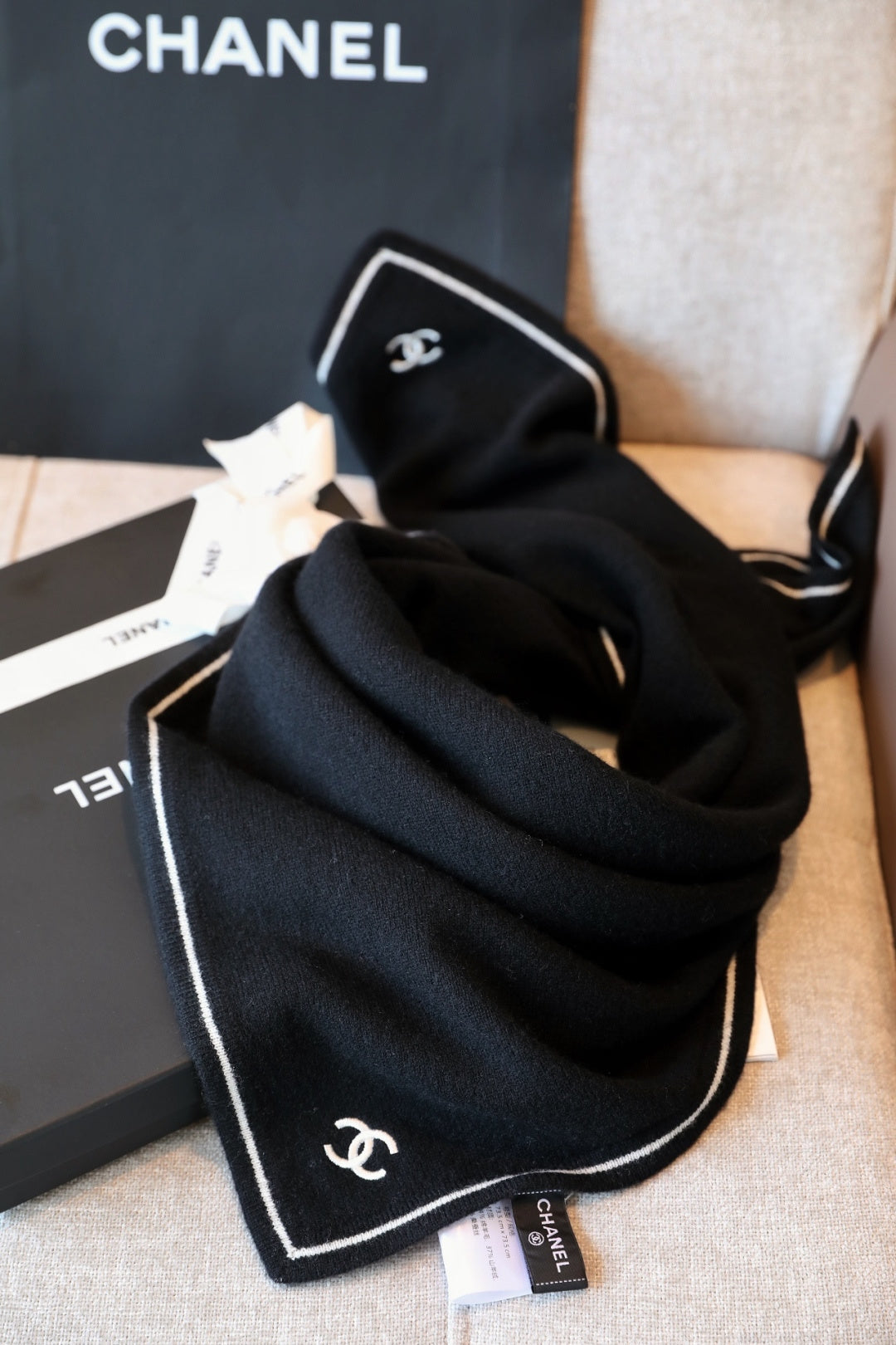 Chanel Style Contrast-Border Logo Scarf product detail 7