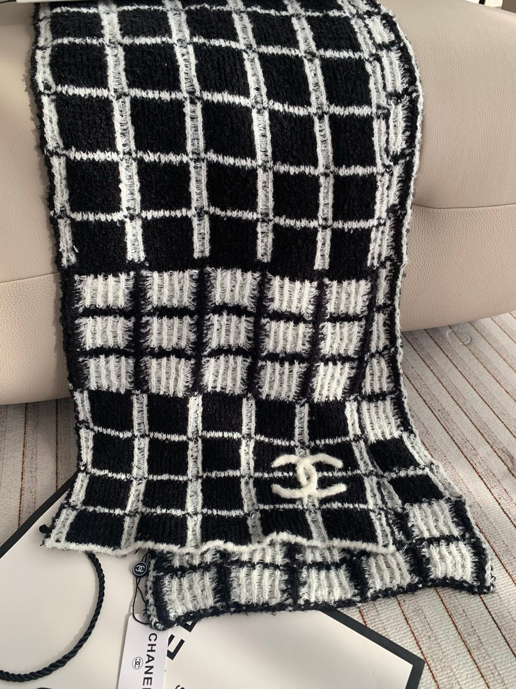 Chanel Style Fuzzy Windowpane Plaid Scarf product detail 4