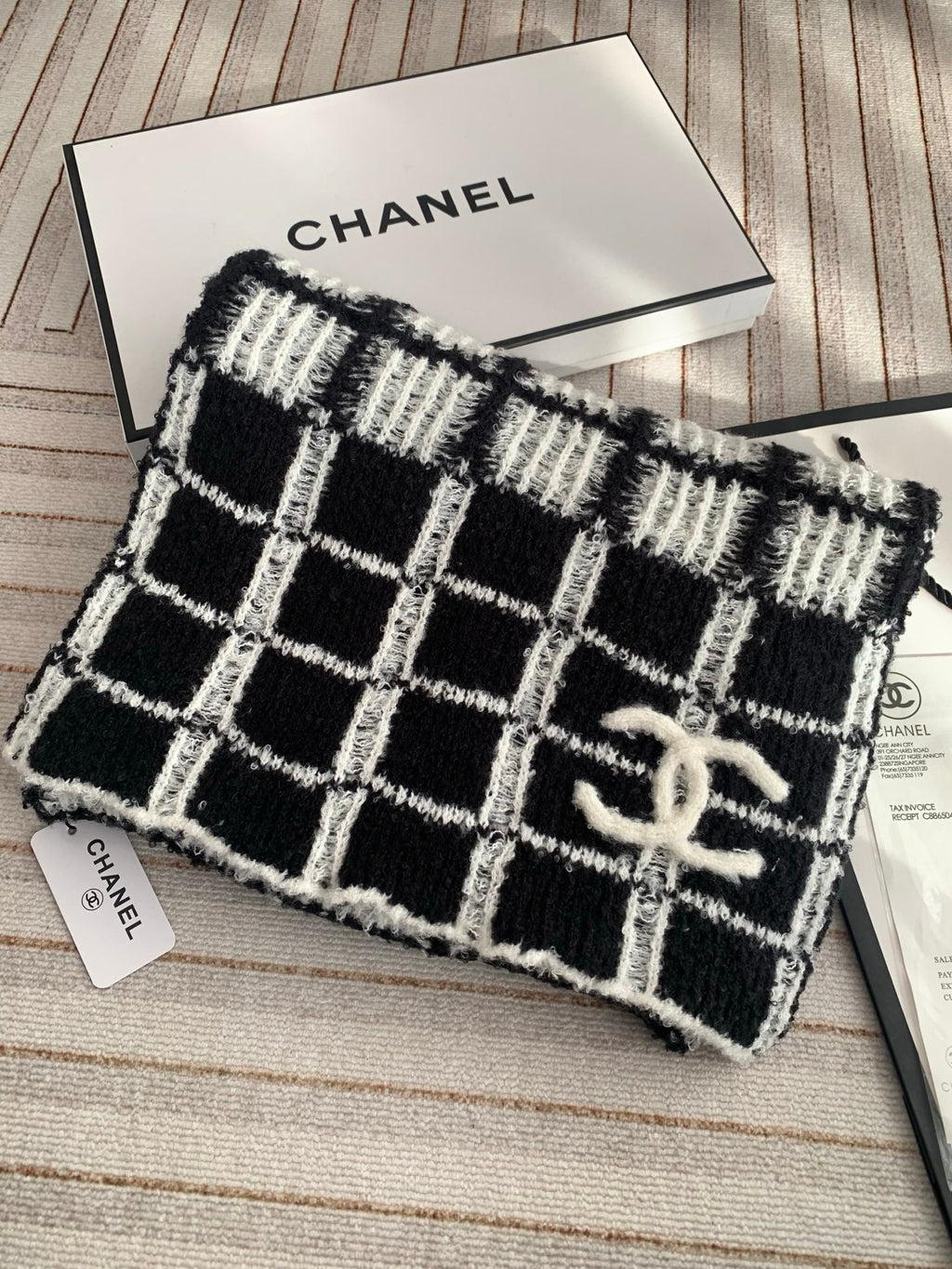 Chanel Style Fuzzy Windowpane Plaid Scarf product detail 9