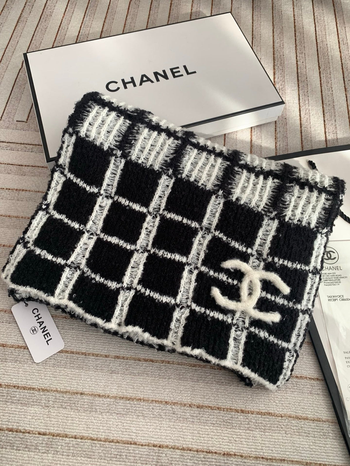 Chanel Style Fuzzy Windowpane Plaid Scarf product detail 9
