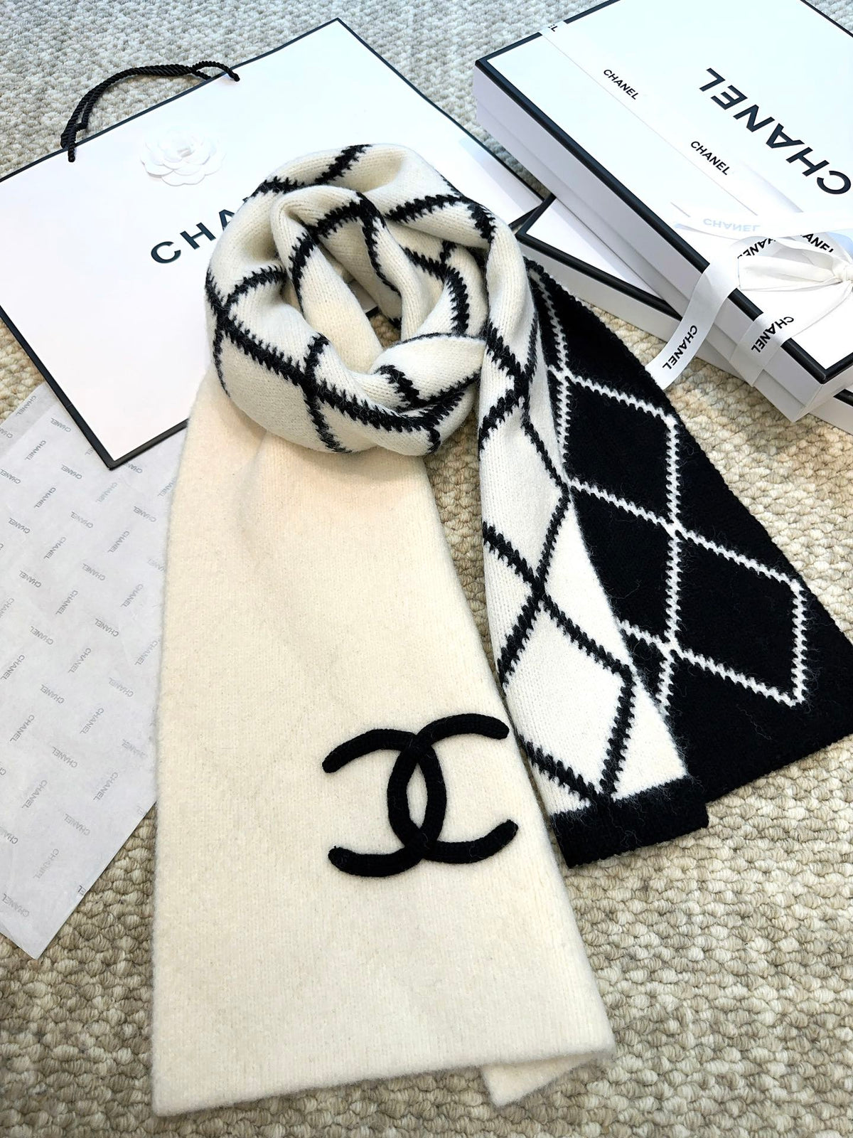 Chanel Style Reversible Diamond Logo Scarf product detail 4