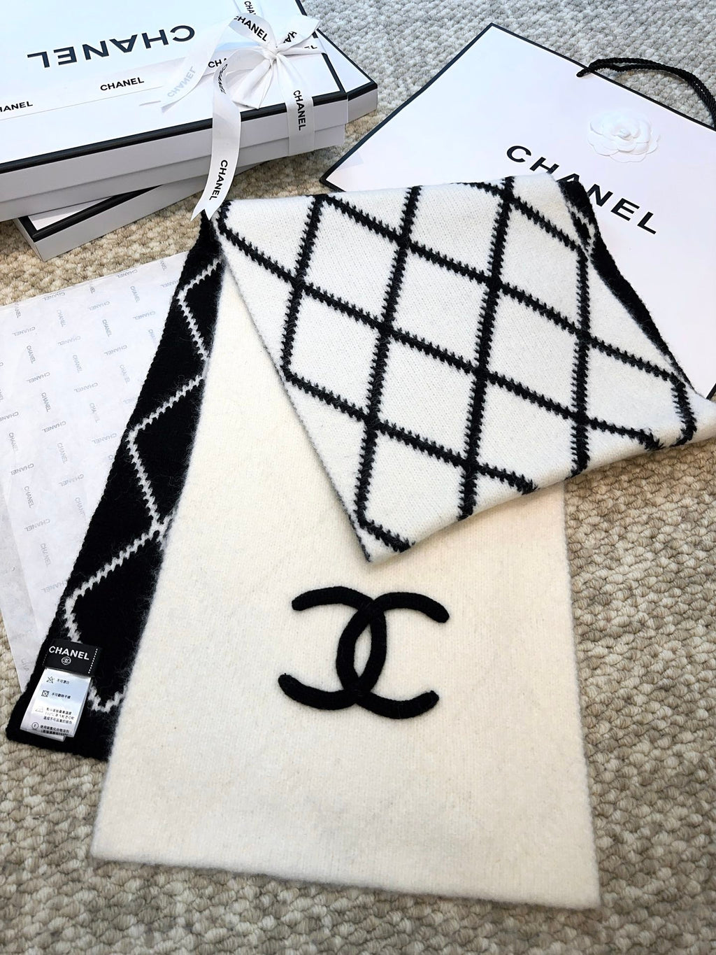 Chanel Style Reversible Diamond Logo Scarf product detail 5