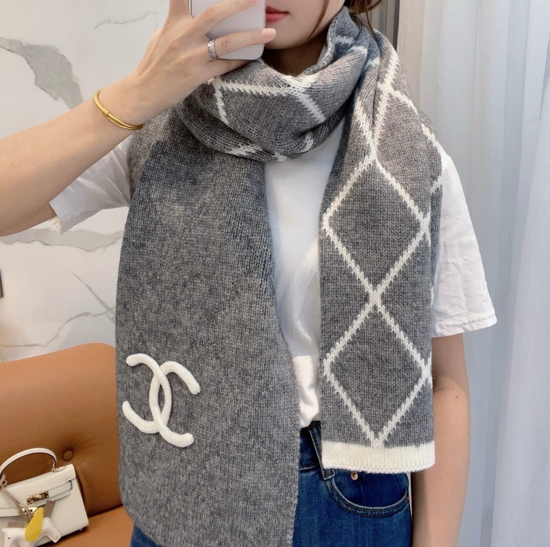Chanel Style Reversible Diamond Logo Scarf product detail 9