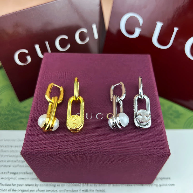 Gucci Dangling Pearl Earrings detail view 2